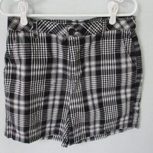 Liz Claiborne black plaid cotton blend shorts 7-1/2" inseam *Sz 6*